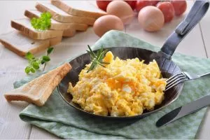 Huevos-revueltos-leche-lacdel